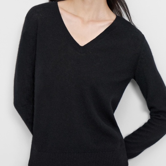 360 Cashmere Tops - 360 Cashmere Dove Fitted V Neck